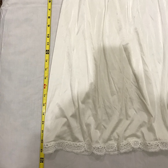 Vanity Fair White Slip - Picture 2 of 4